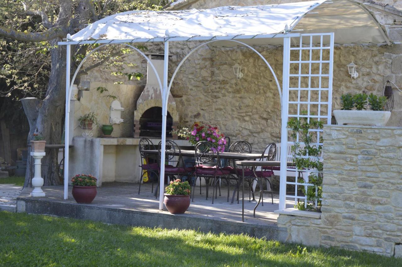 Le Mas Du Chat Bed & Breakfast Cavaillon Exterior foto